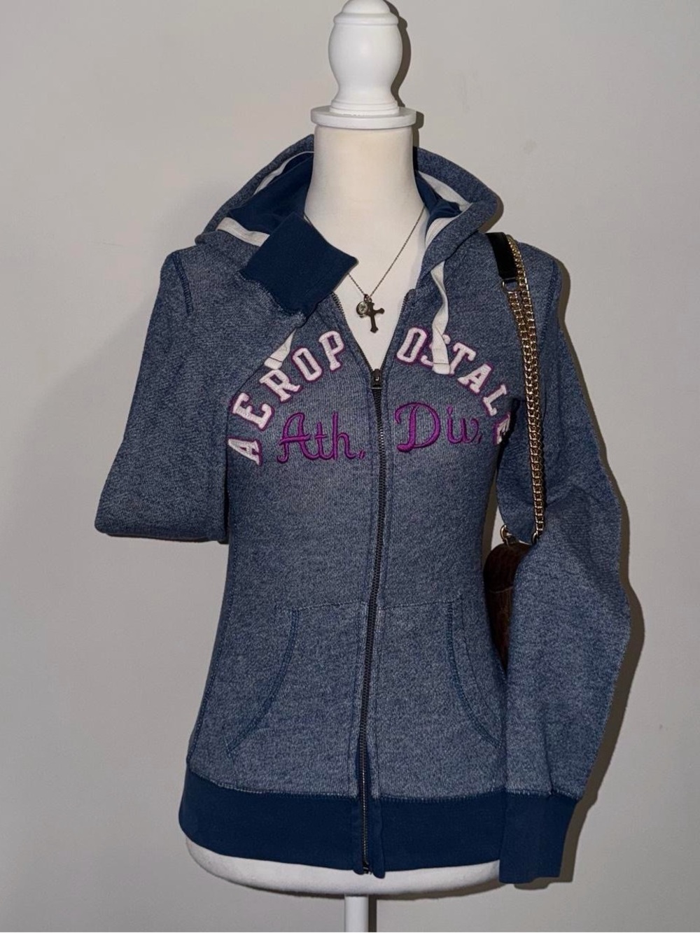 2000s vintage style 2014 aero navy blue zip up hoodie w/ AEROPOSTALE Ath. Div.